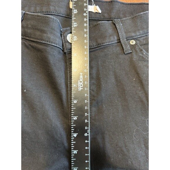 Levi's Women's Classic Straight Plus 20W Black Jeans - Picture 6 of 9